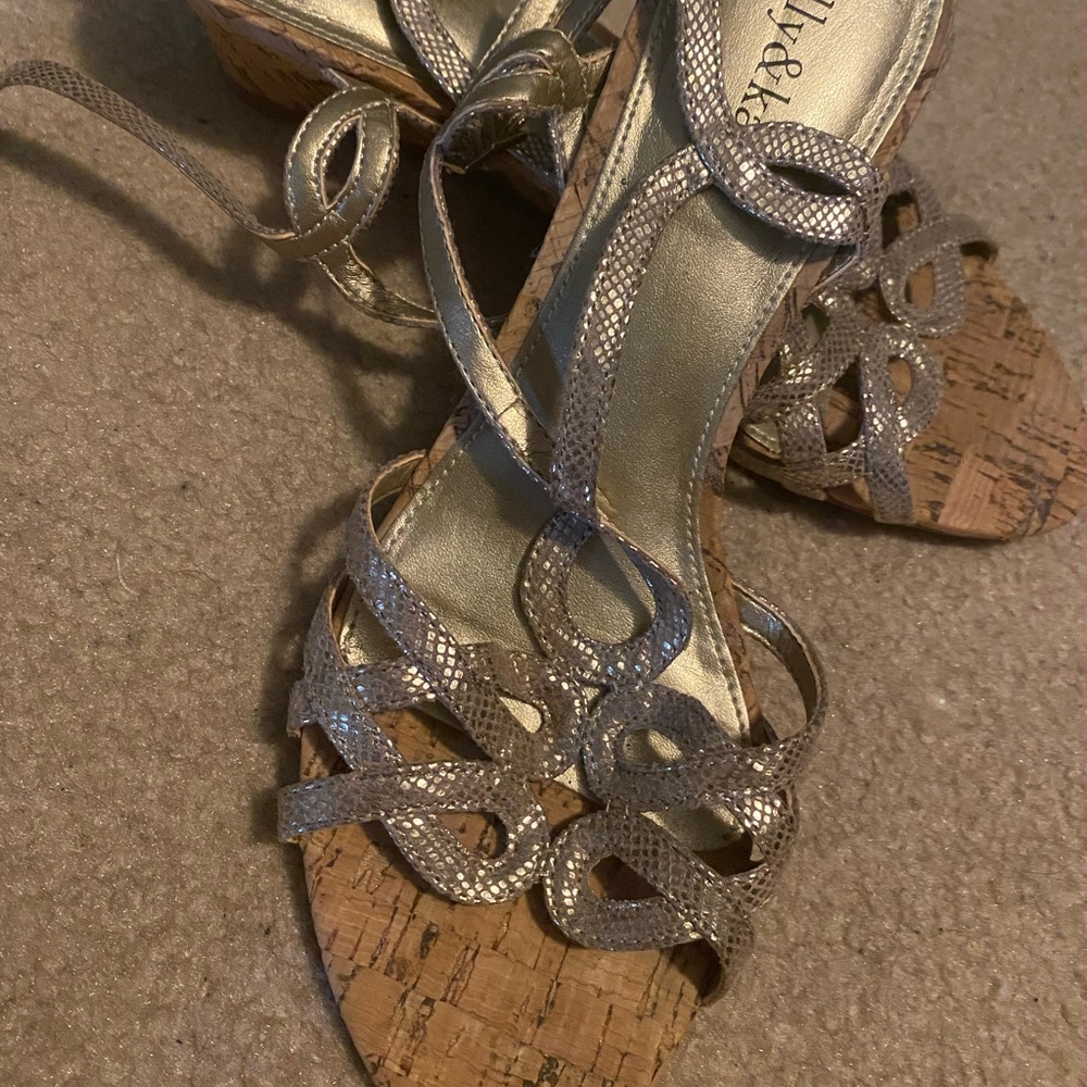 Gold wedges